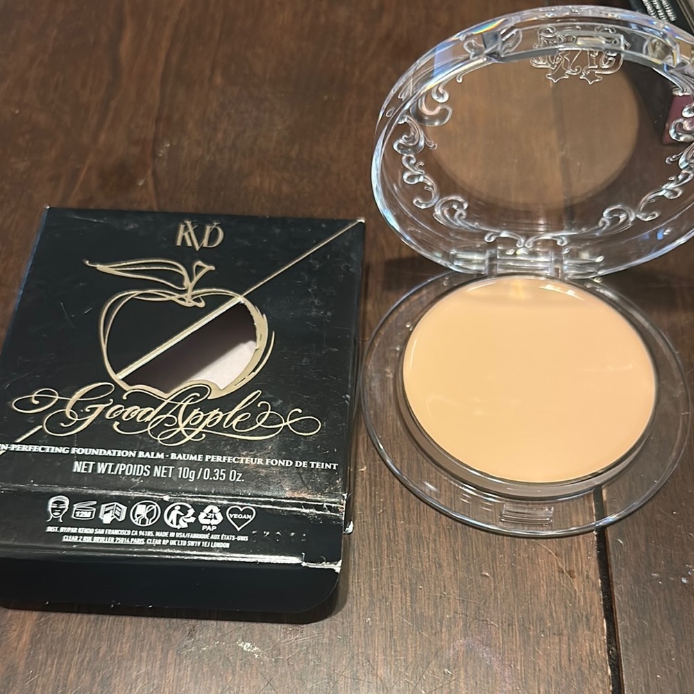Kat Von D Tan Foundation for a Flawless Finish
In Light 018